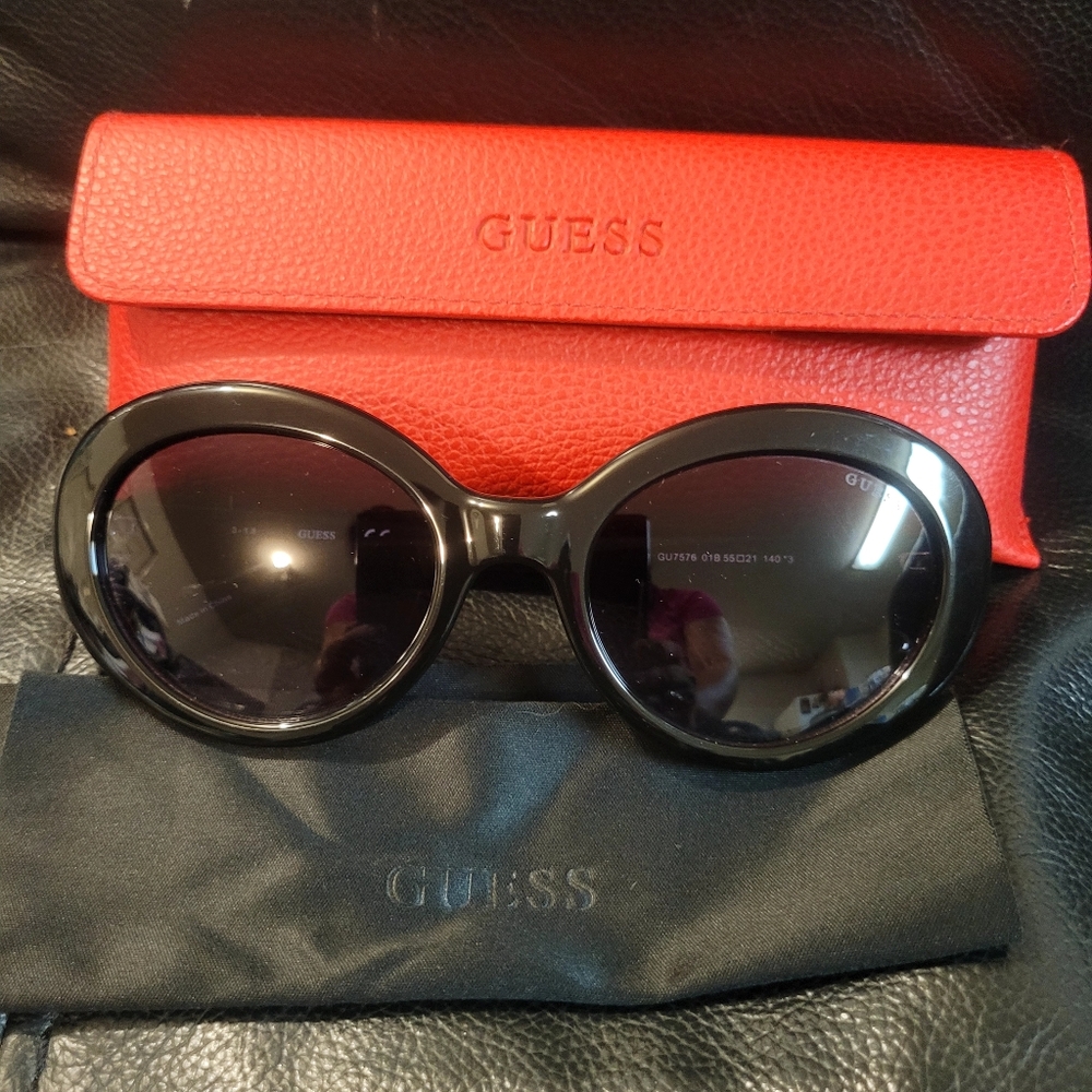 Brand new Guess sunglasses full inclusion